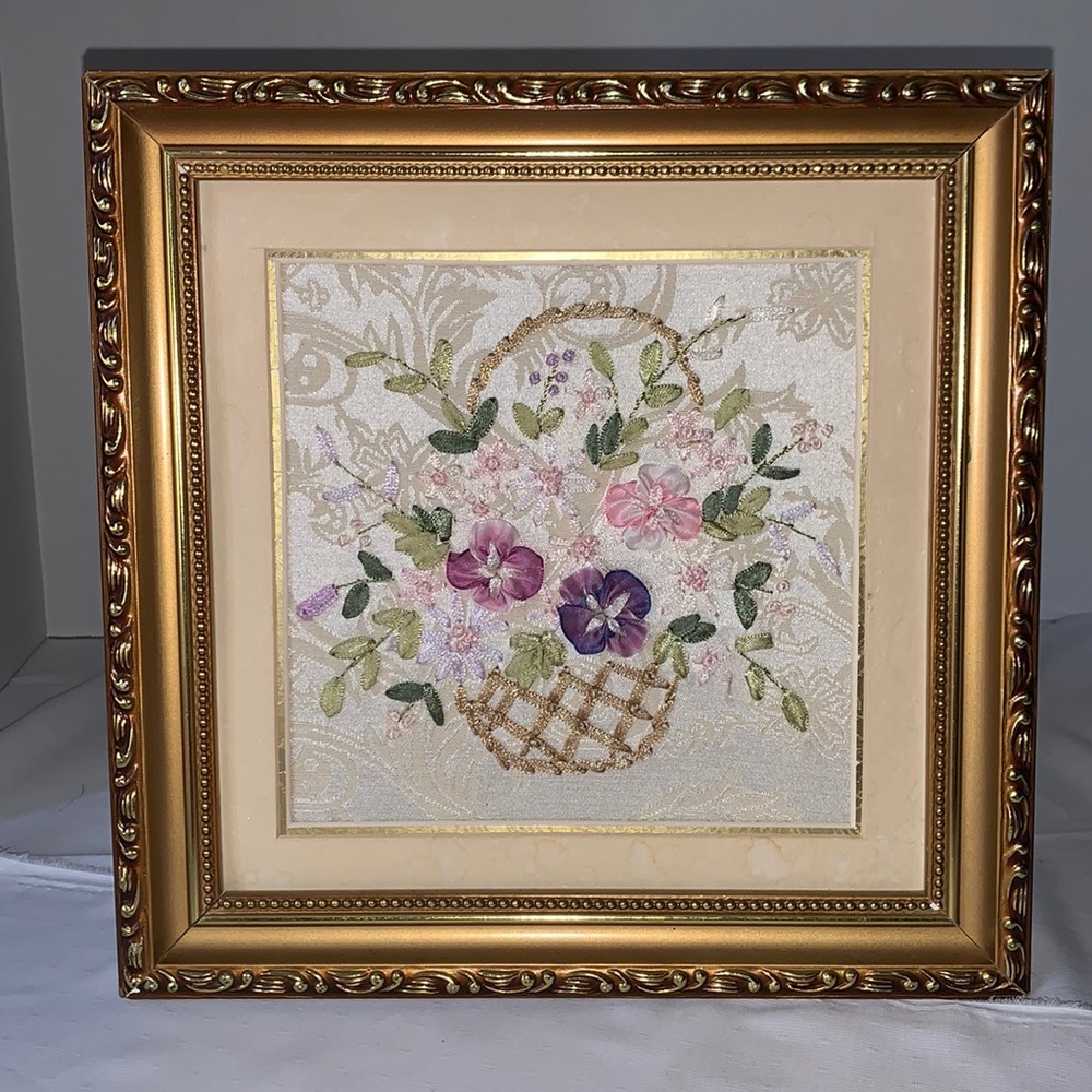 Picture / embroidery/basket/ frame/flowers/leaves/ribbon